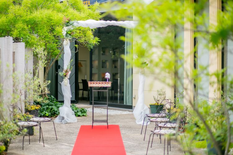 少人数ウエディング　ガーデンで人前式