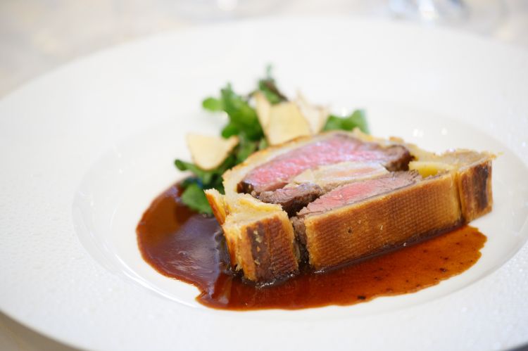 フレンチ婚礼料理むなかた牛のパイ包み焼きウエリントン風
