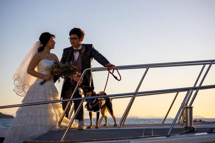 世界遺産を海上タクシーから臨むウエディング