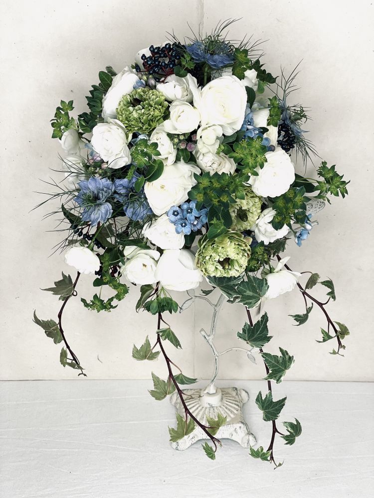 ホワイト&times;ブルーのブーケ