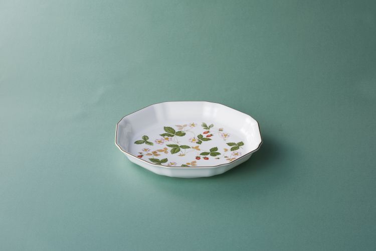 ウエッジウッド ワイルドストロベリー オクタゴナルディッシュL ￥5500（税込み）径24☓H3.5㎝